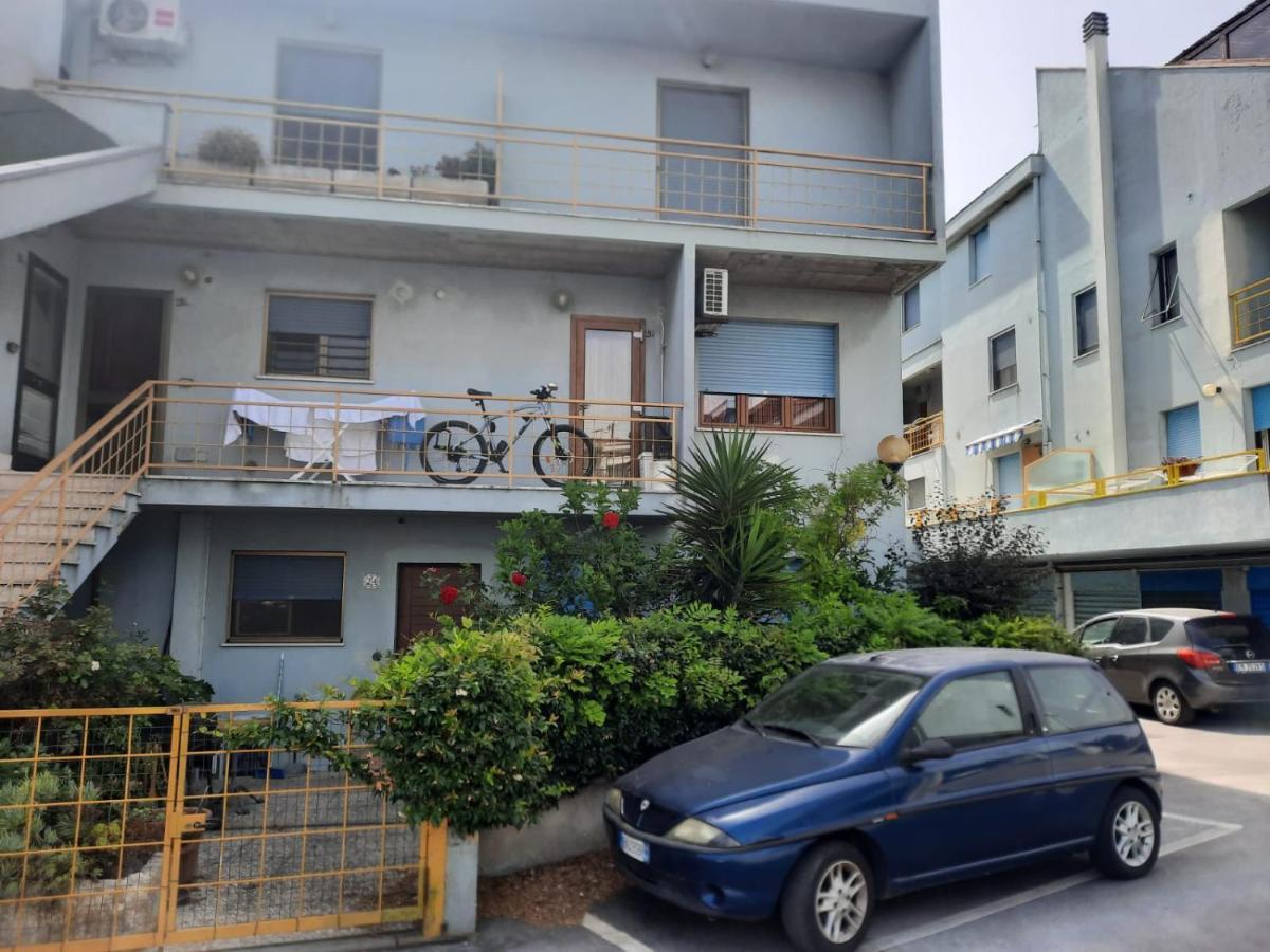 Casamarina Apartment Marina di Montemarciano Bagian luar foto